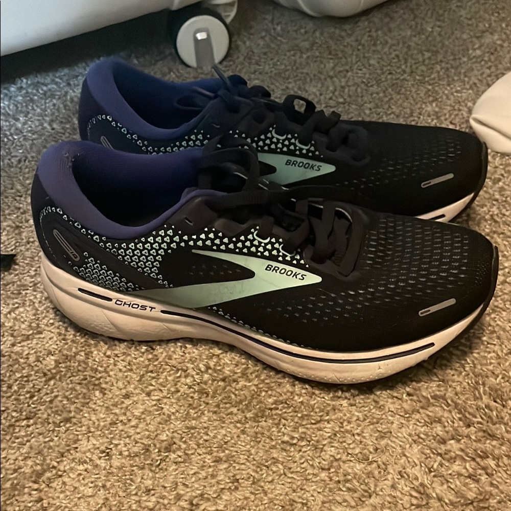 Brooks Black Athletic Shoes with Signature Cushioning